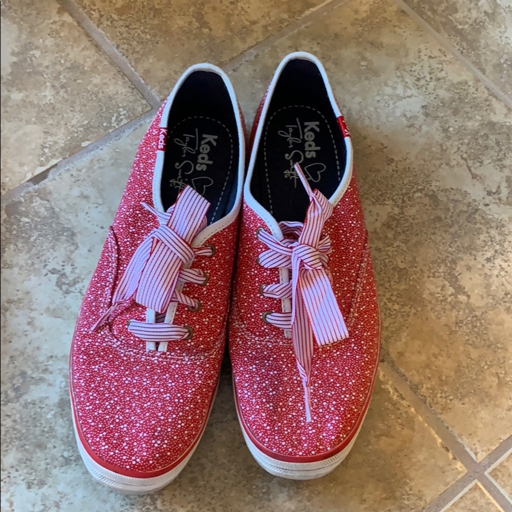 Jed’s Taylor Swift red sneakers